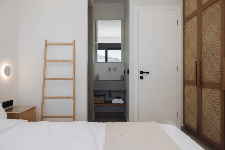 Guest Bedroom 4 (2)